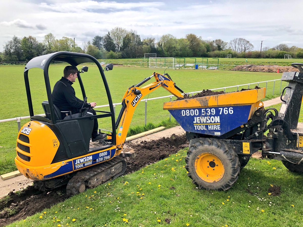 ⚽️ GROUND IMPROVEMENTS ~Just doing my bit for the community this morning on the @Jewson Digger supporting our clubs Ground Improvement development at @BrickfieldRFC 

#ChopTheBuilder #BRFC #ProjectStadia