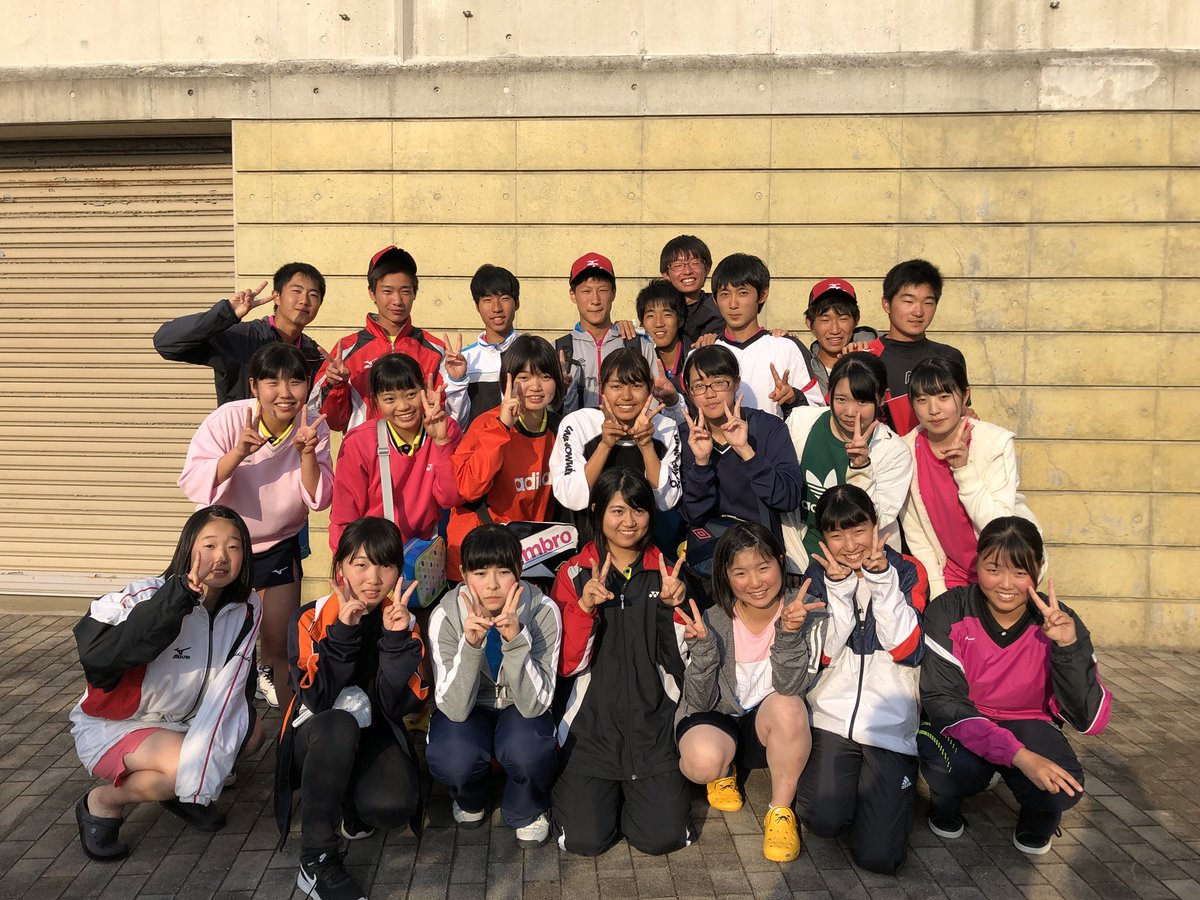 aym11pooh's tweet photo. メンバーが濃い過ぎて、楽しいことも多すぎて、毎日いっぱい絡んでくれて、しょうもないことでも面白くって、もう一緒に部活できんのが寂しいし悲しい！😭
ほんとに最��で大好きな同期でした☺
お疲れ様。明日は女子が頑張るね🔥 https://t.co/k1DLJH4pa7