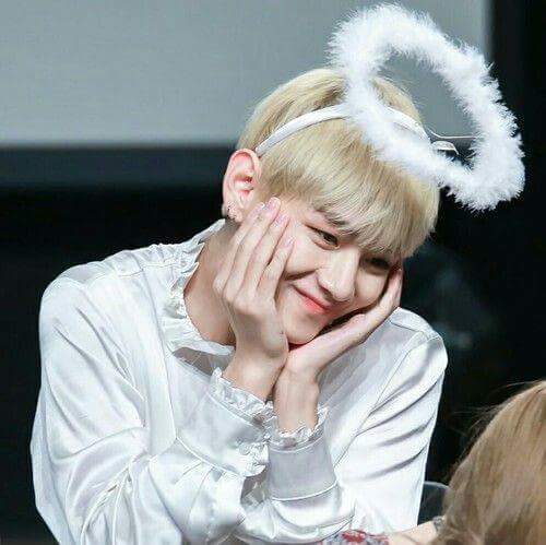 AnTran1307's tweet photo. Cùng một người đấy ạ 😍😍😍😍😍❤❤❤❤❤❤❤❤❤  #V
#THOSFansBTS3M
#FavGlobalMusicBTS
@BTS_twt 
#PremiosMTVMiaw #MTVBRKPOPBTS https://t.co/E3BJQPkosX