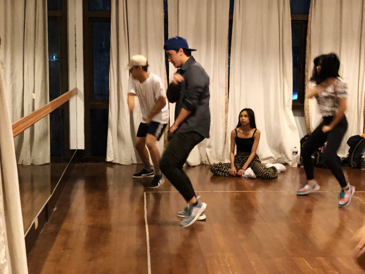 Alco_Guerrero's tweet photo. That’s Maymay cheering and coaching Edward. Man these two...

EDWARDNiMAYMAY LilipadNa https://t.co/TIkajnkLEh