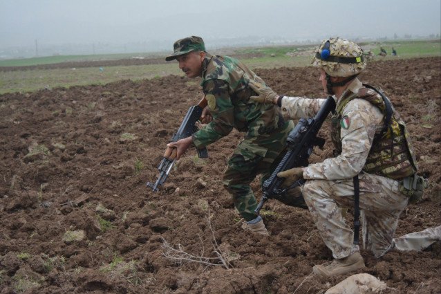 CBisogniero's tweet photo. 🇮🇹 @Esercito is training 🇮🇶 Iraqi Kurdish Security Forces (KSF) providing a Squad Leader Skills Development Course (SLSDC) #ProjectingStability #ItalyAgainstDaesh https://t.co/f0fJHmSH1F https://t.co/z9FNwzSSIJ