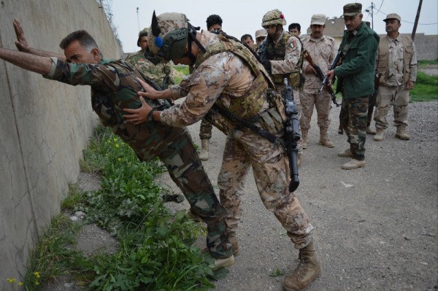 CBisogniero's tweet photo. 🇮🇹 @Esercito is training 🇮🇶 Iraqi Kurdish Security Forces (KSF) providing a Squad Leader Skills Development Course (SLSDC) #ProjectingStability #ItalyAgainstDaesh https://t.co/f0fJHmSH1F https://t.co/z9FNwzSSIJ