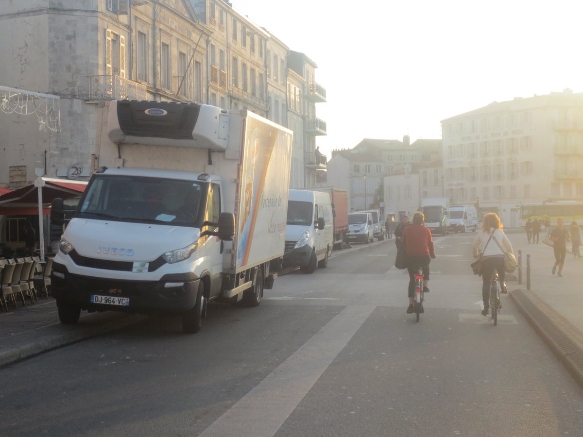 freight_tails's tweet photo. Developing freight actions in your city? Recommendation 11 from @freight_tails: 
Account for road safety, freight access and waste management in planning process. 

Read more: https://t.co/tJSJEoKeeo … … @URBACT @CrossRiverPship https://t.co/MsRHXFS70s