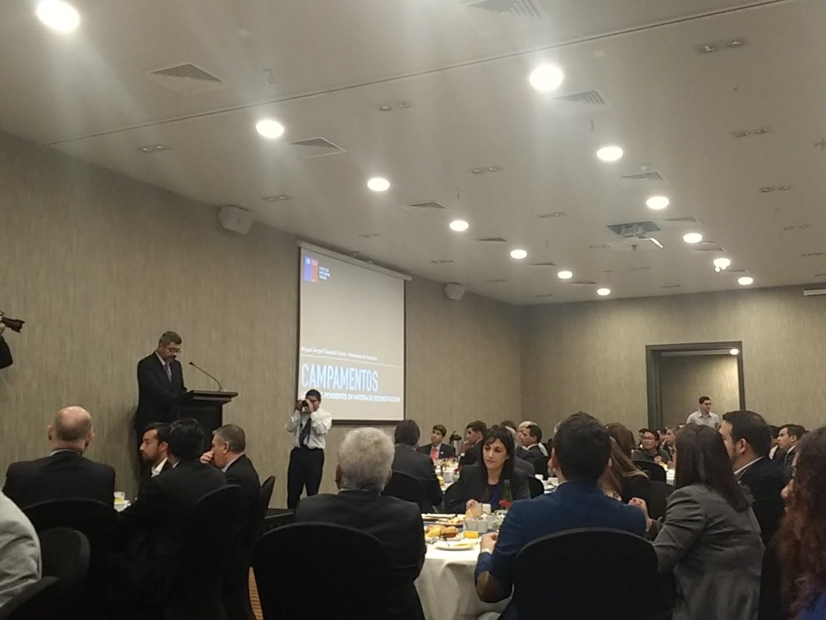 christiaanvalde's tweet photo. Participando en 1° Desayuno Análisis Visión Regional #Iquique 2018. CAMPAMENTOS, los temas pendientes en materia de reconstrucción. Expone; Intendente @MAngelQuezada . Gran tema! https://t.co/4uZ23vJ88p