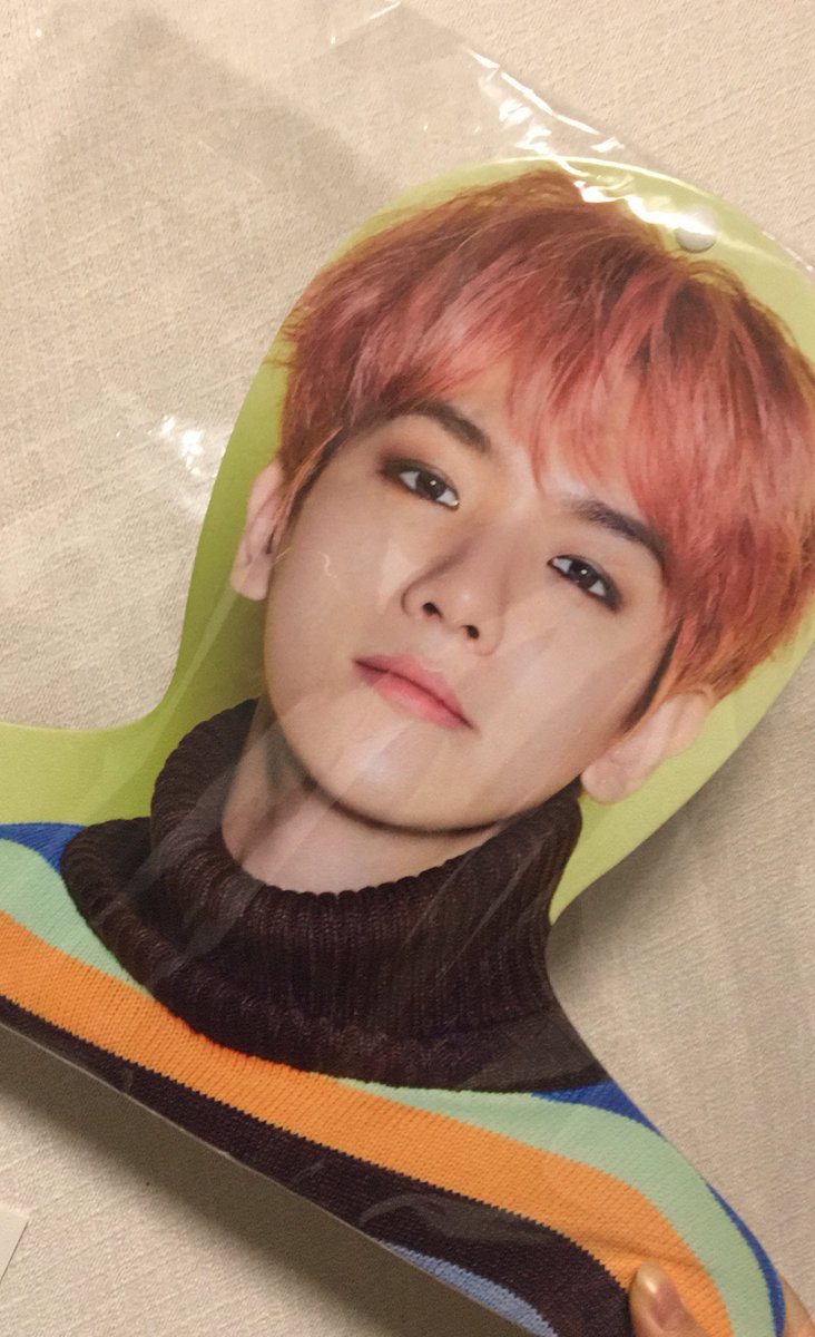 630_exo's tweet photo. CBXのハンガーこれシークレットだと思うやん？？
まさかのこれ"裏面"なんだよね。
#MTVBRKPOPEXO 
#premiosMTVMiaw 
@weareoneEXO https://t.co/jtY299jdEH
