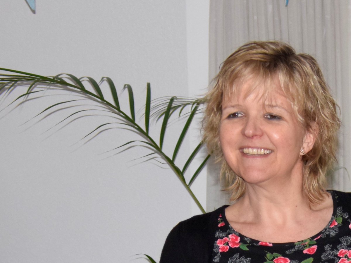 vdBP_Training's tweet photo. Afgelopen maart rondde Paulien van der Linden, beleidsmedewerker #HRM bij Onderwijsstichting Arcade, onze opleiding HR Business Partner succesvol af. Wij waren benieuwd hoe zij de opleiding heeft ervaren en gingen met haar in gesprek! https://t.co/1HN5kTns4V https://t.co/4ovZ36O35l