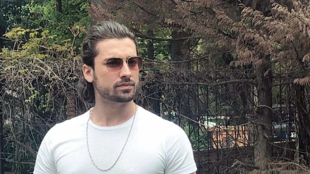 من الأجمل بالشعر الطويل؟ 
#MetinAkdülger like 
#AlpNavruz rt 
#FaziletHaminveKizlari #hazsin #Sahsiyet