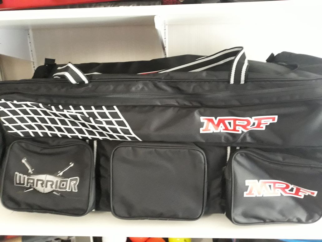 MRF latest range arrived today at Khosa Cricket Club in Krugersdorp and Centurion Cricket Company @ Supersport Park for more info contact Pieter - 0769677941
#MRF
#Krugersdorp
#Supersportpark