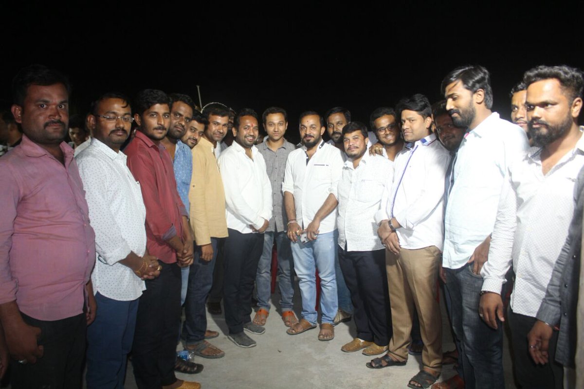 ChanduPatil99's tweet photo. ಕಲಬುರಗಿ ಉತ್ತರ ಮತಕ್ಷೇತ್ರದ ಬಿಜೆಪಿ  ಅಭ್ಯರ್ಥಿಯಾದ ಶ್ರೀ ಚಂದು ಪಾಟೀಲ್ ಅವರು ಶಹಾಬಜಾರ ಜಿ.ಡಿ.ಏ ಬಡಾವಣೆಯಲ್ಲಿ #ಜನಸಂಪರ್ಕ_ಅಭಿಯಾನ ನಡೆಸಿ ಬಡಾವಣೆಯ ಜನರೊಂದಿಗೆ ಸಮಾಲೋಚನೆ ನಡೆಸಿದರು.
ಇದೆ ಸಂಧರ್ಭದಲ್ಲಿ ಚಂದು ಪಾಟೀಲ್ ಅವರನ್ನು ಸನ್ಮಾನಿಸಲಾಯಿತು. @BJP4India @BJP4Karnataka @BSYBJP @narendramodi https://t.co/7NupLxxnnB