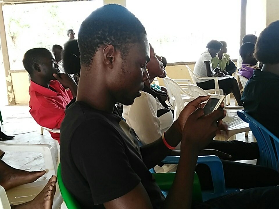 BIESSHOP_Ltd's tweet photo. @josepholinga5 along side others @EOliri @OkiriaBaptist engaging newly on the digital space #SocialMovements after the #SocialMovementsTraining
#LeadershipAndGovernance https://t.co/C27R6psHbQ