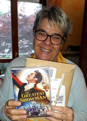 LadyDy61's tweet photo. Just arrived ! Gift of my two children for the mother's day ... so happy me @RealHughJackman @shannonholtz @GreatestShowman 😍🇮🇹❤️🎩 https://t.co/II17JPRsoL
