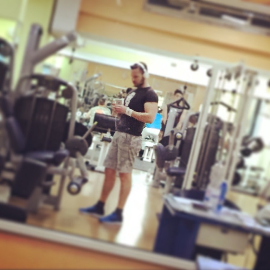 vincydmnapoli's tweet photo. #gymlife #gym #gymmotivation #gymfit #gymlifestyle #gymflow100 #nonsimollauncazzo #workout #workinprogress #💪 #lavoriincorso #workinprogress💪 #gymtime #gyminspiration #workoutmotivation #gymlife💪 #instagym #follow4follow #like4like #ildolorediierièlaforzadioggi #followme https://t.co/9vhByD7zXd
