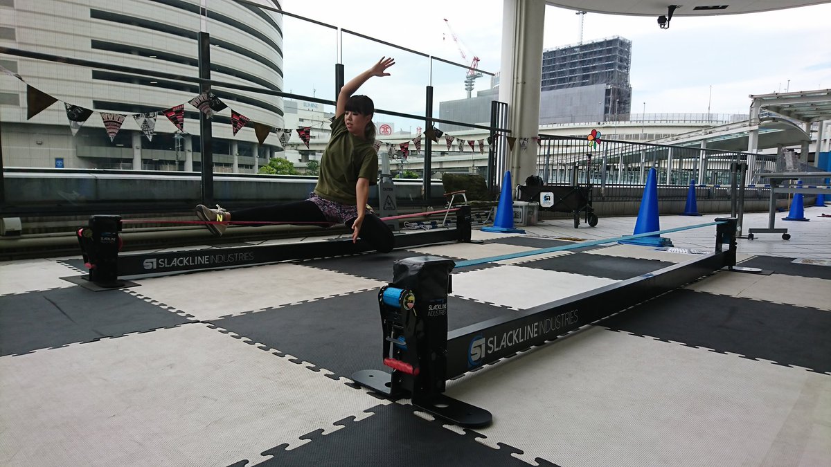 SlackINDjp's tweet photo. 『横浜ベイクォーター』でスラックライン無料体験教室やってます❗
5月4日夕方5時まで。
#slackstand #slackind #slacklineindustries #exaler https://t.co/Vv6i0k1rA1