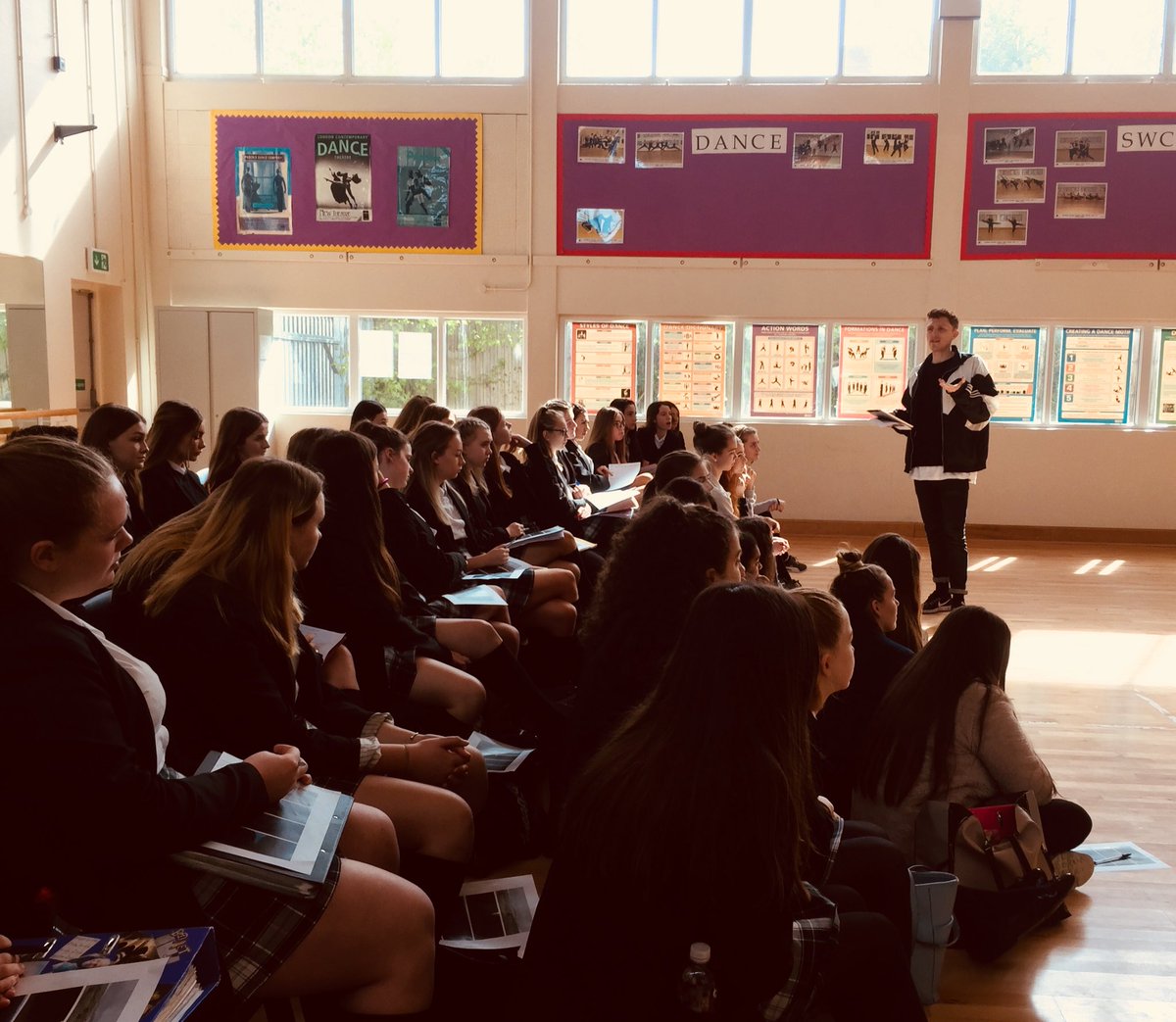 dance_swchs's tweet photo. Thank you so much @JamesCousinsCo for an absolutely inspiring GCSE talk and performance of #withinhereyes #gcsedance #writtenpaper #jameshimself https://t.co/70nRKi9S9K