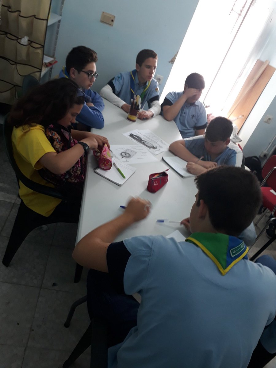 591HermanoLobo's tweet photo. Productivas reuniones que tuvimos este puente: los más pequeñines estuvieron decorando su nueva madriguera, la manada disfrutó de su clase de zumba en el parque San Arcadio, mientras que la tropa hizo un curso de tipografías y manejo de brújula!! #hermanolobo #scouts https://t.co/5A6tlz3ykr