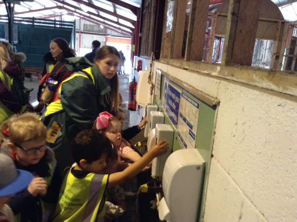 springwoodfs's tweet image. Washing our hands and then it&apos;s time for lunch! #swhdaysout