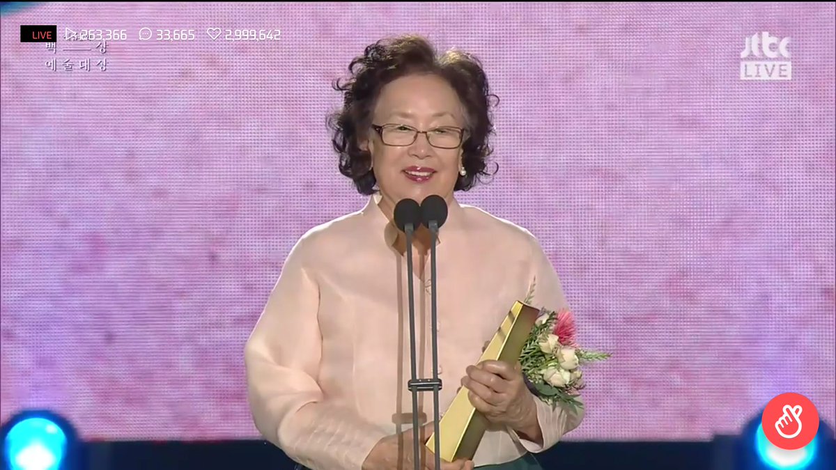 pepelemoko_'s tweet photo. "제가 아이캔스피크로 77살부터 상을 받기 시작해서 78살인 지금도 상을 받게 됐습니다."
"이 상은 위안부 할머니들과 이세상 모든 할머니들과 함께 하겠습니다." https://t.co/QFZIBbXYwZ