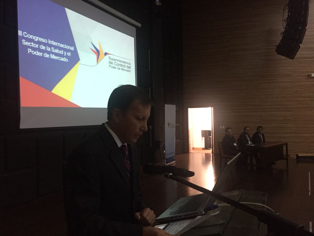 Ing. Marcelo Ruilova, Intendente de Abogacía de la Competencia, realiza la introducción del evento y agradece a los representantes del sector público y privado quienes brindarán sus ponencias en este evento internacional.