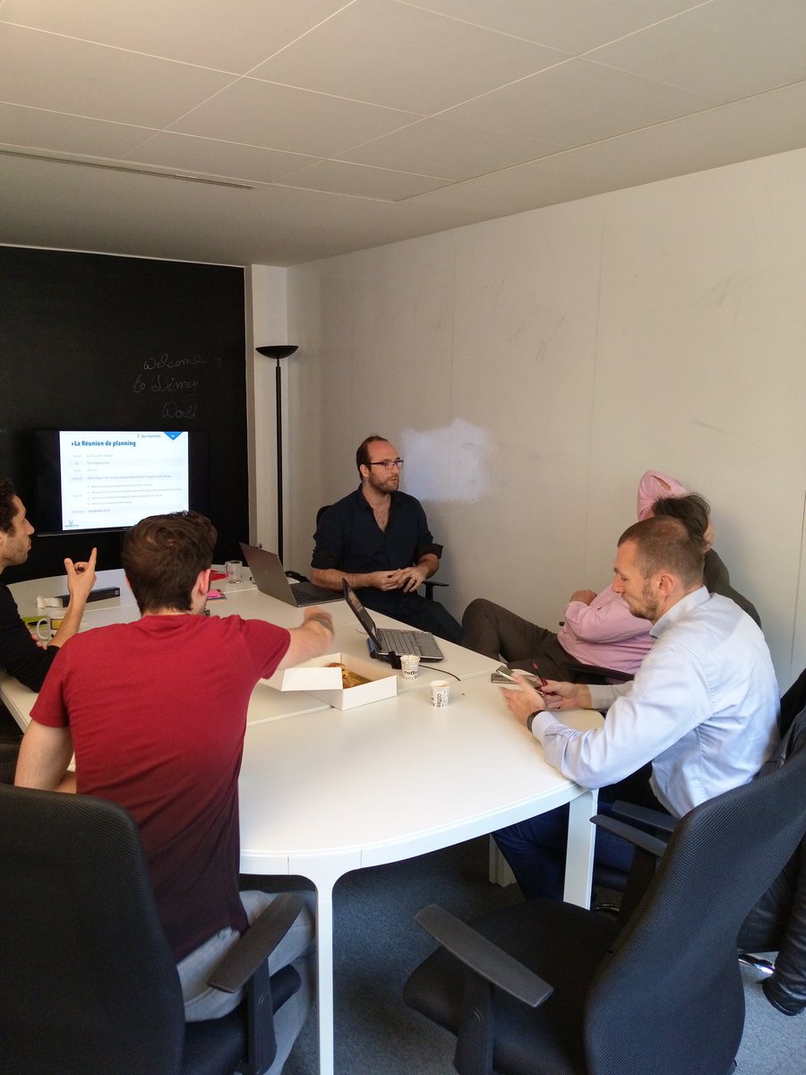 Belle journée de formation Agile avec nos clients!
Cas pratique, ateliers, litres de café et quelques blagues...les idées fusent!
#initiationagile #agilité #scrum #conseil #donkeycode #datadock 
On vous attend pour les prochaines formations!