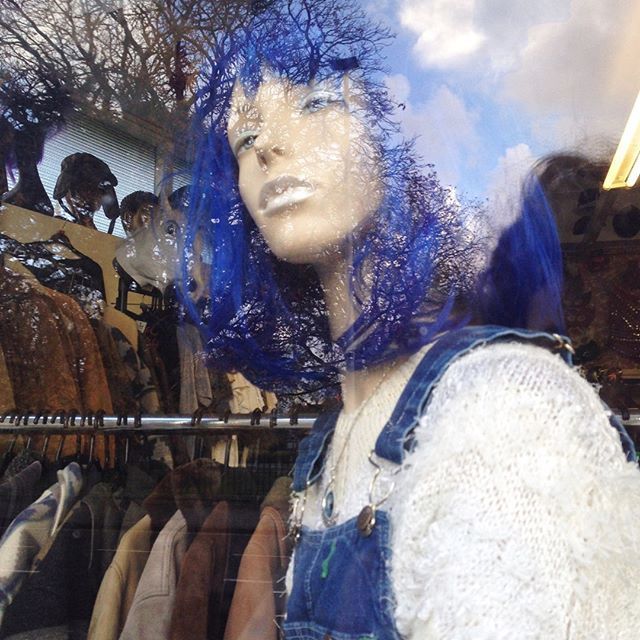 PaperPaperUK2's tweet image. This looks like a double-exposure but it's just a reflection in a shop window - nature did all the Photoshop for me!
.
.
.
.
.
.
.
.
.
.
#naturaldoubleexposure #reflection #windowreflection #storefront #ihavethisthingwithshops #shopsofinstagram #shoploca… ift.tt/2jrYNlp