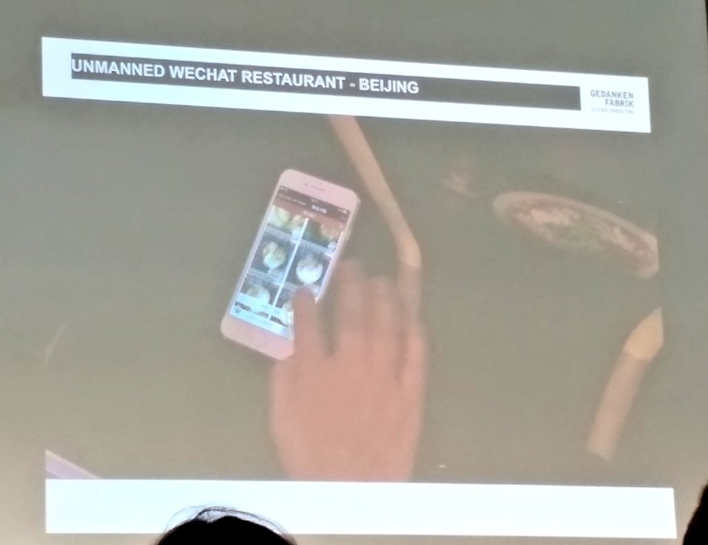 alle4minuten's tweet image. Interessanter Ansatz: Unmanned WeChat Restaurant in Peking - komplette User Experience über die App, kein Personal, nur Bildschirme. Nur das Essen und Gäste. #retailinnovation #internetplus #rp18