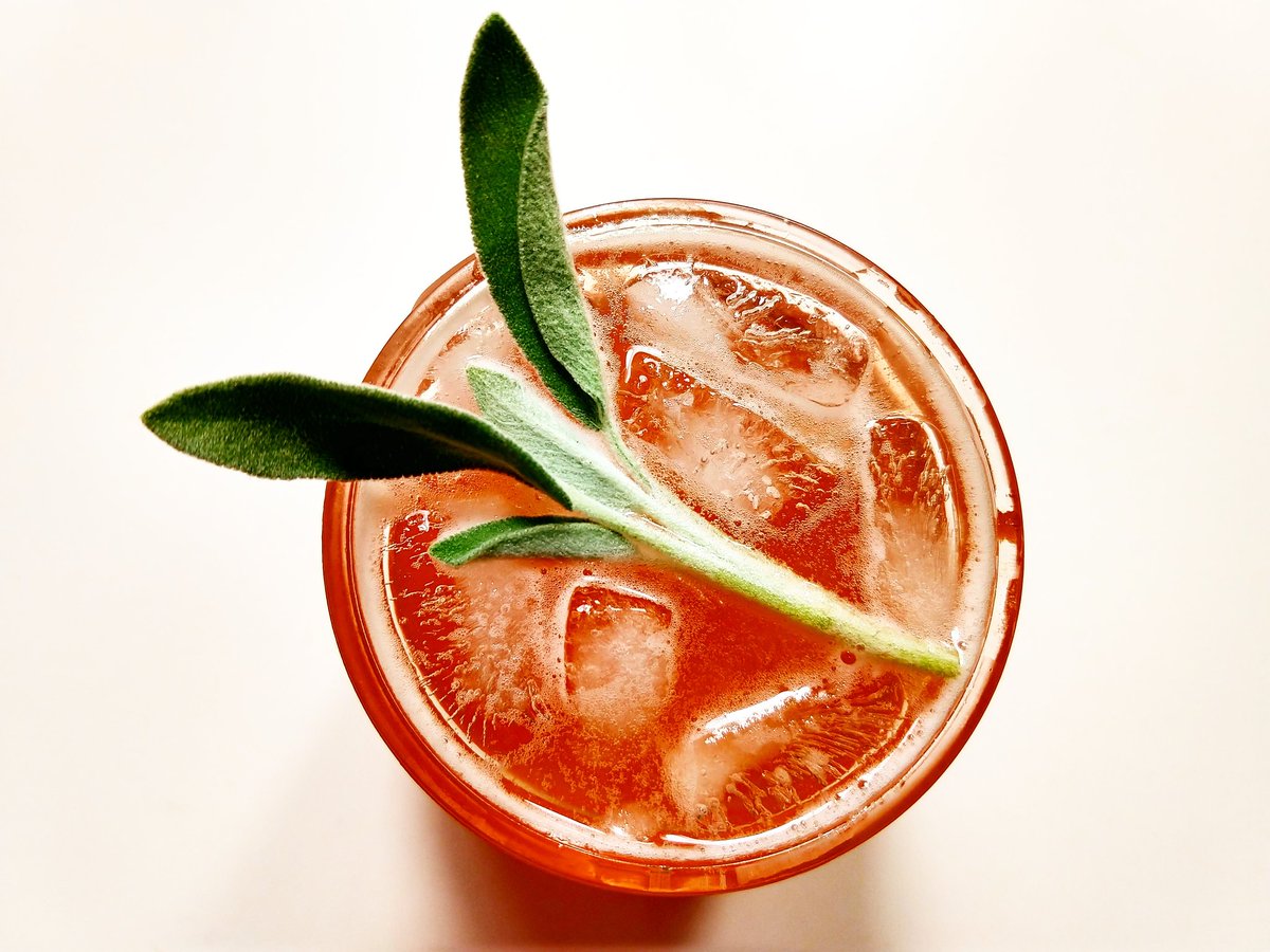 TODAY: At <a href="/evolveduluth/">Evolve Duluth Yoga & Fitness</a> now until 10am. Get a 'booch, a spritzer, and a snack!