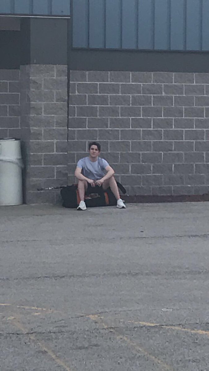 Stanleylucs's tweet photo. Happy bday buddy #mitted @twdailey98 https://t.co/d5Cv2hXIvT