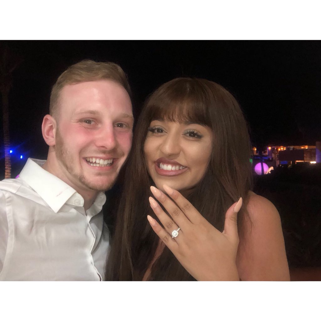 _markeyyy's tweet photo. Just could not resist💍 https://t.co/P9BwhT4XPQ