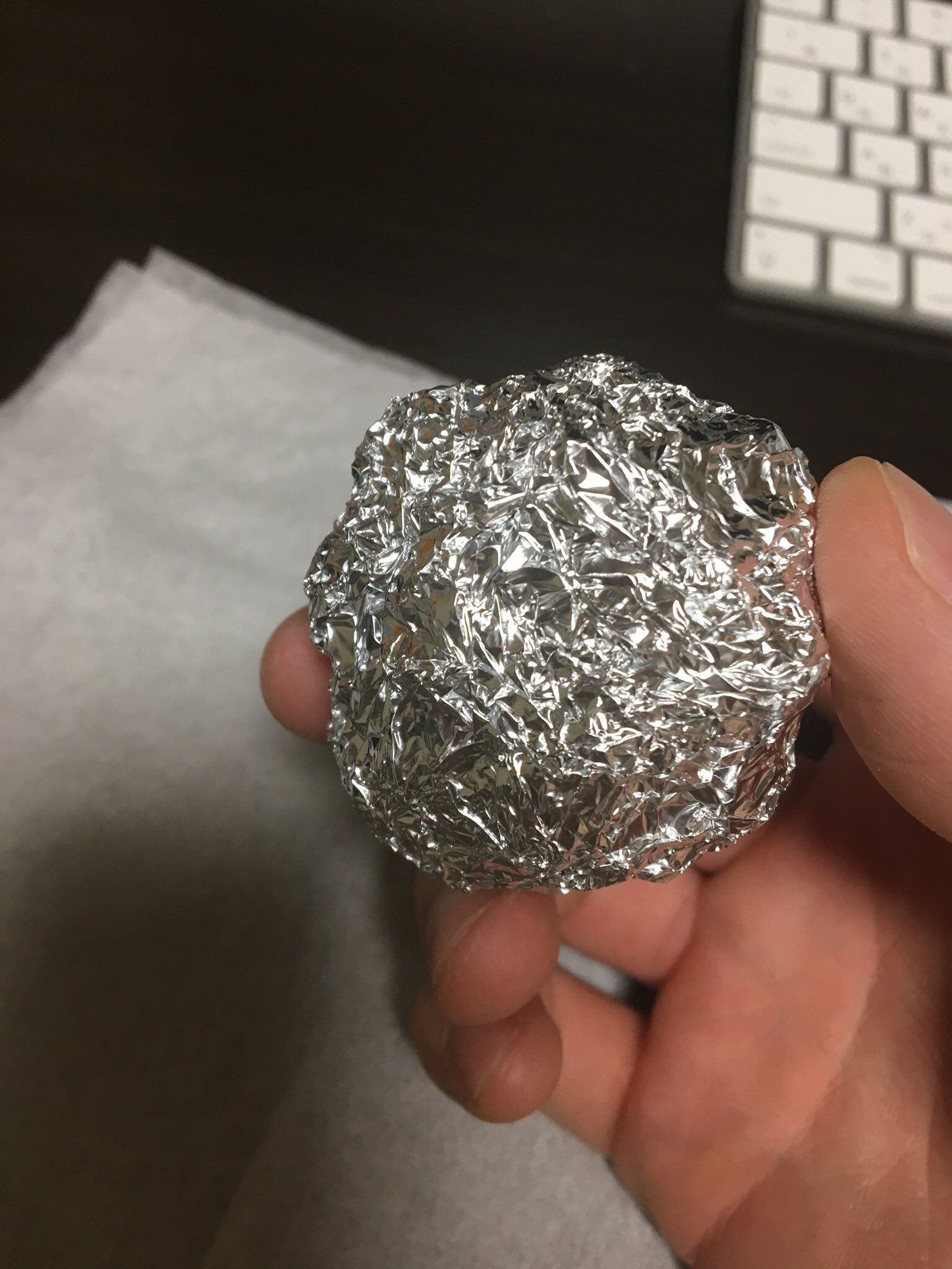 アルミホイル玉 Inside a japanese foil ball. - YouTube