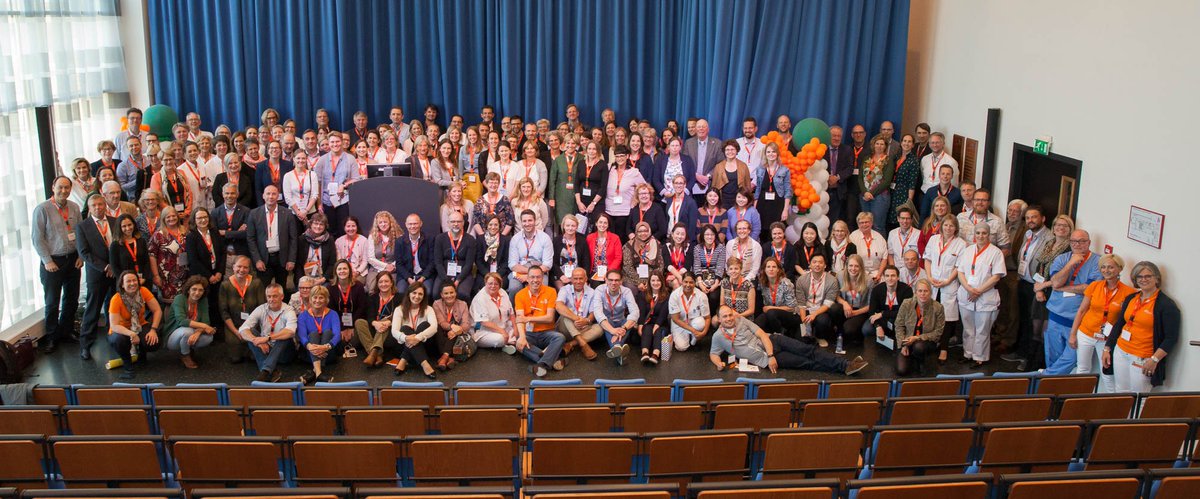 asznl's tweet photo. Met trots en tevredenheid kijken wij terug op onze geslaagde ‘Experience Day’, waarop gisteren negentig zorgprofessionals uit vijftien landen bij ons te gast waren! Op de foto staan ze samen met iedereen uit ons ziekenhuis die bij de ontvangst betrokken was @TheIHI #EDASZ https://t.co/2tOlhyJs56