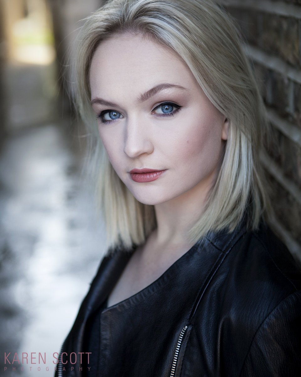 tudorhartphotog's tweet photo. Recent shoot with dancer @JasmineStickley #dancer #dance #headshot #headshots #dancerportfolio #portfolio #naturallight #canon #theatre #tv https://t.co/AODjFOu8pL