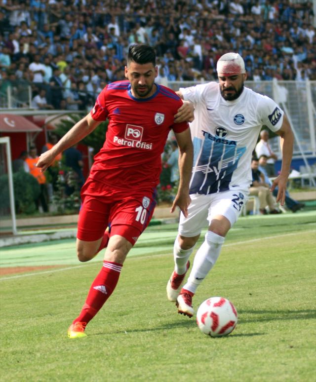 Oyuncumuz Adil Demirbağ Türkiye U 20 takımının Fransa kampına davet edildi. Mavi lacivertli formamızı giyen Adil Demirbağ'a milli takımda başarılar dileriz.