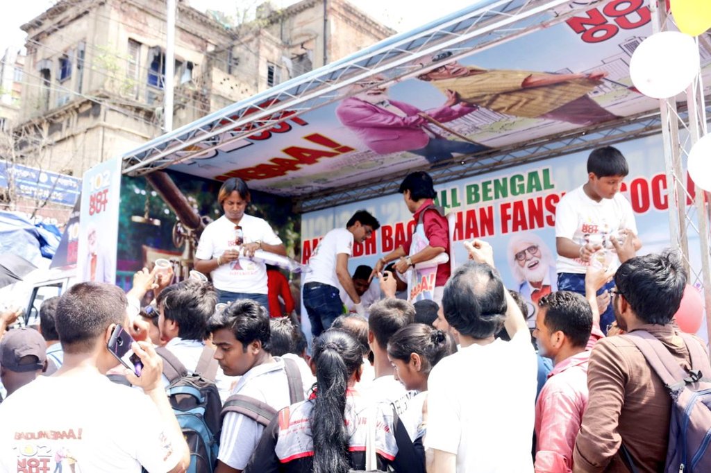 OnlyForBachchan's tweet photo. Work is Worship.. ๐๐โ
#ABFAKOLKATA began their promotional campaign for #102NotOut .Road show followed by lots of charitable activities in and around Kolkata.
#1DayTo102NotOut
@SrBachchan @chintskap @umeshkshukla @JimitTrivedi06
@SonyPicsIndia https://t.co/ulobnFpRDA