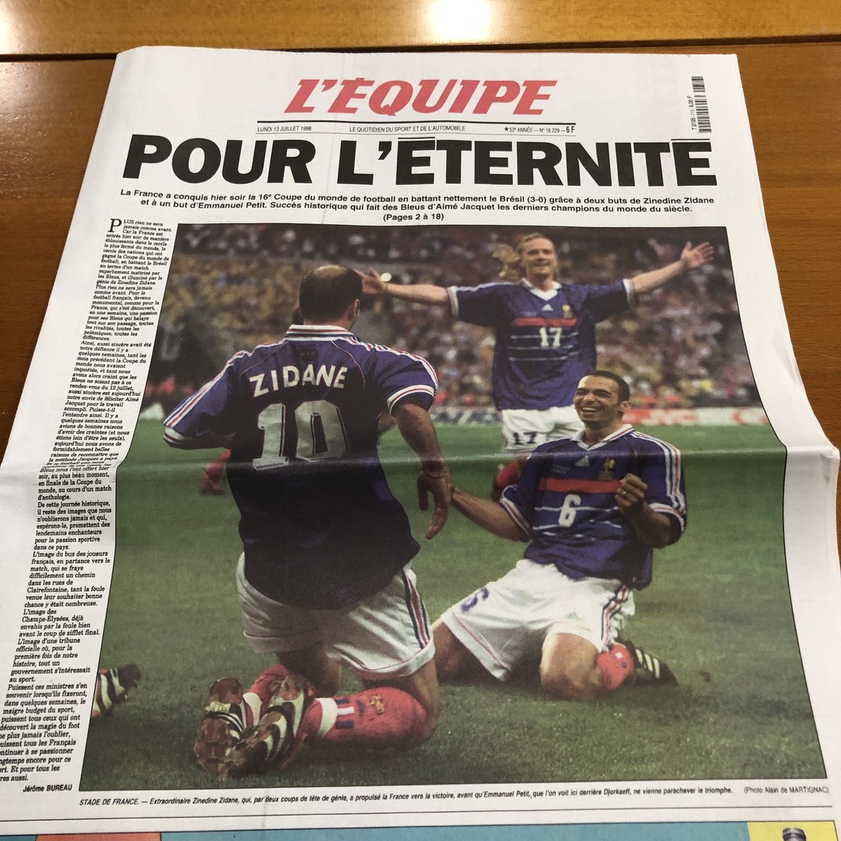 lequipe's tweet photo. 📣 POUR L’ÉTERNITÉ en kiosque pour notre plus grand bonheur le samedi 2 juin ! 😍

#lequipeCDM https://t.co/P5I4uHNWP1