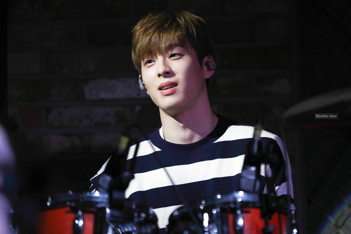 gravitywave_'s tweet photo. 세상은 도전하고 승석볼일이다(?) #오승석 #허니스트 #HONEYST
https://t.co/jI3QuGi2F0 https://t.co/TRdLmAJn64 https://t.co/xapOJsmZ3d https://t.co/ydHs7tWFeC