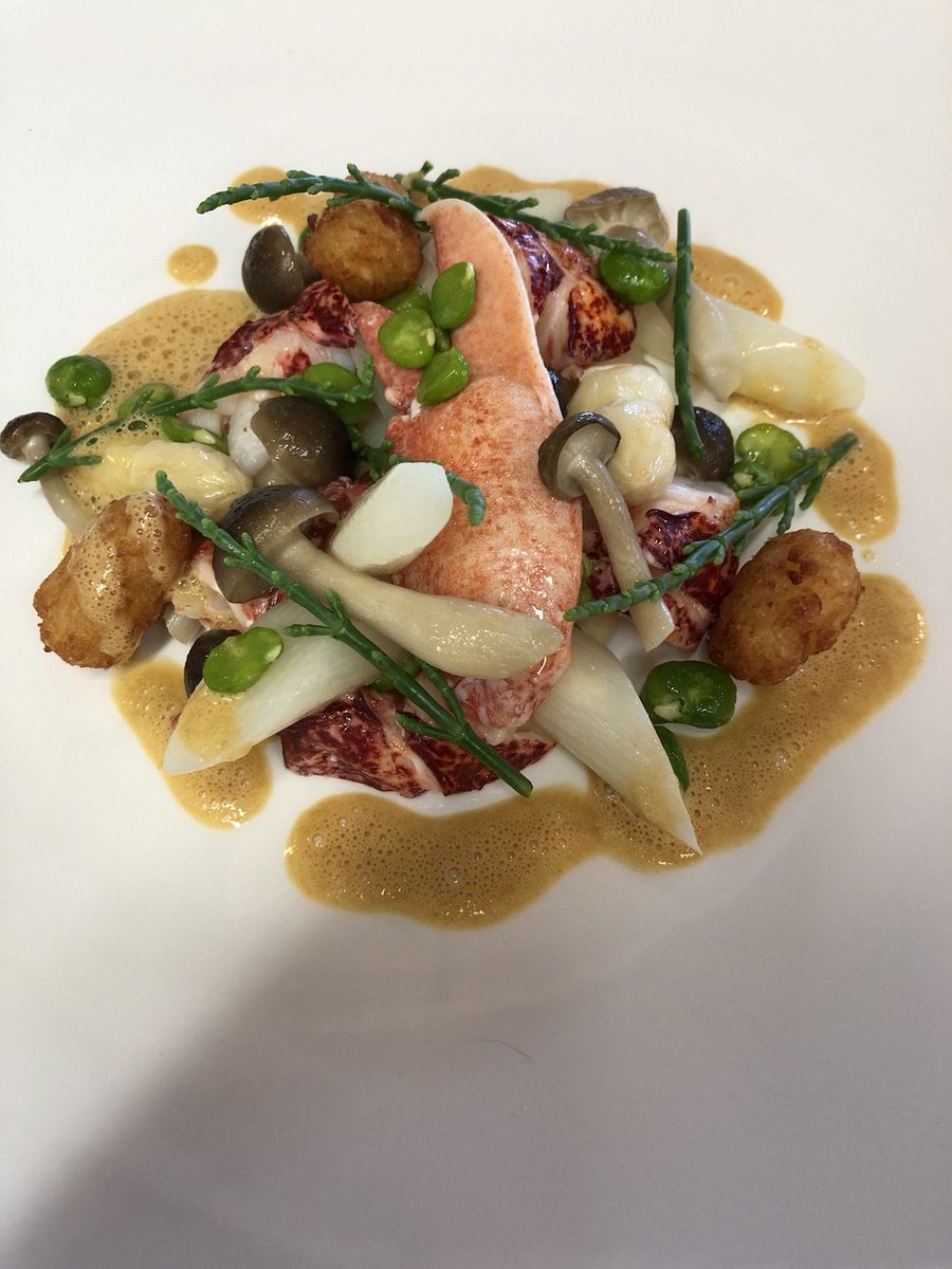 BeachBreakers's tweet photo. Oosterschelde kreeft, Hollandse asperges, zeekraal en verse tuinbonen. Stuk voor stuk producten van Hollandse bodem. Hoe mooi kan het #voorjaar zijn? https://t.co/FKKC44WDEz