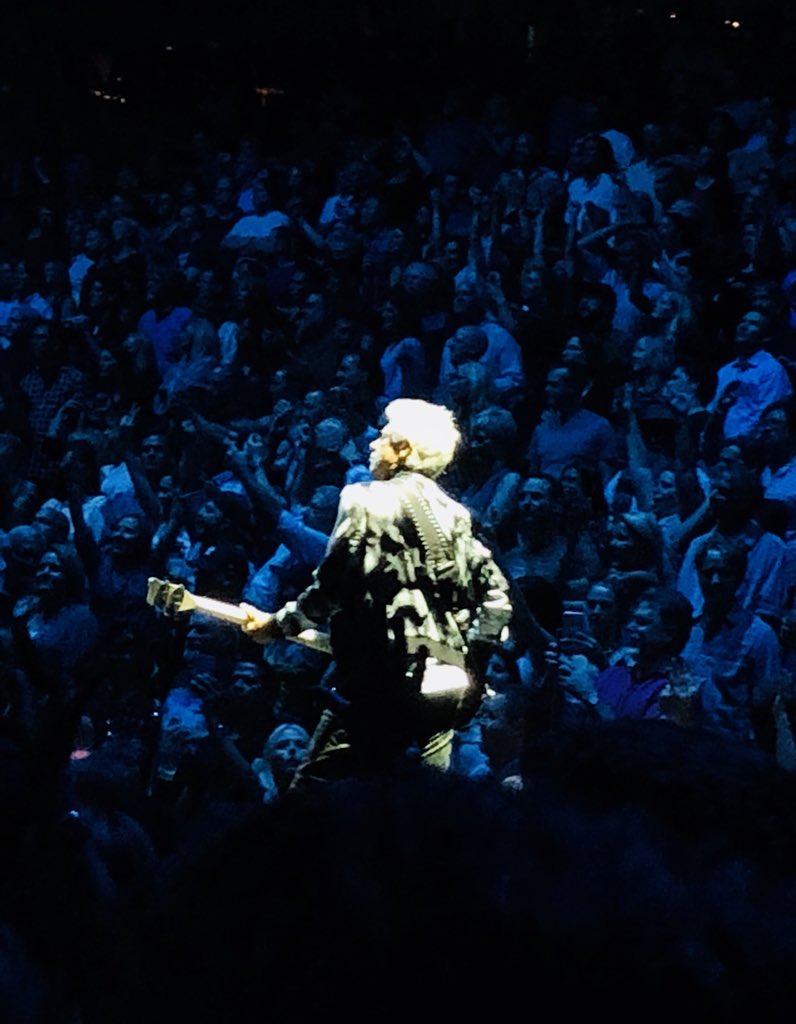 gatobronco's tweet photo. @U2 live in Tulsa #eiTour2018 @u2_mx https://t.co/jmYJpIyDL7