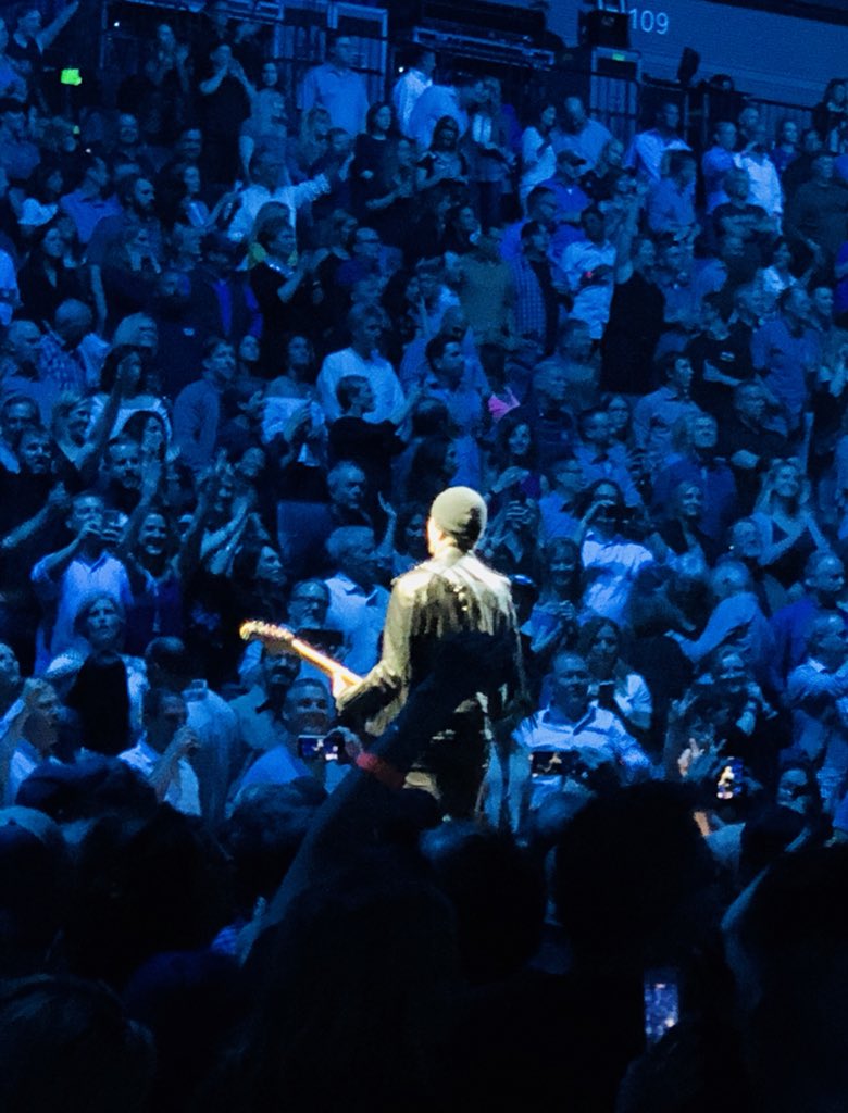 gatobronco's tweet photo. @U2 live in Tulsa #eiTour2018 @u2_mx https://t.co/jmYJpIyDL7