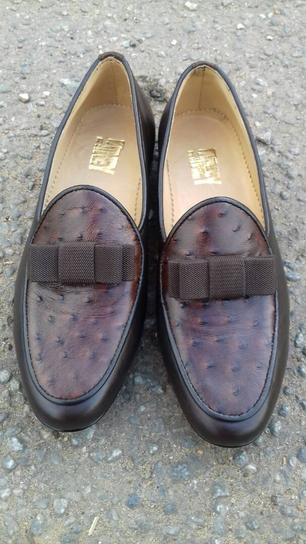 juwonray's tweet photo. For well detailed, uniquely crafted handmade footwear, belts, wallets, key holders...
📱 07084882282.
Affordable yet quality assured.
•
Via @4tneys
•
#JuwonRayMedia #JR_M
#madeinnigeria #shoes #slippers #sandals #wallets https://t.co/RzM3p7Yv31