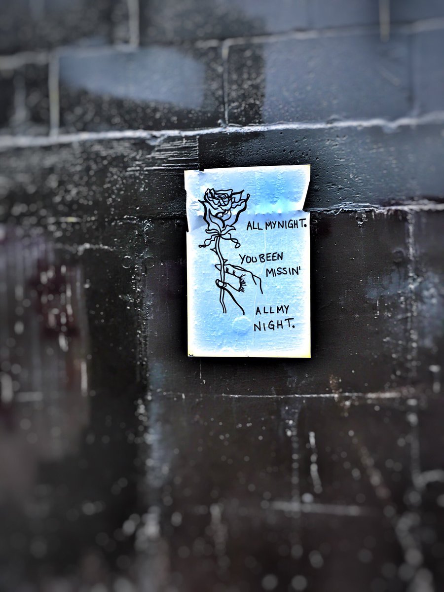 jeffreypauldore's tweet photo. I donβt know what this means, but someone deemed it important enough to hang on a wall. #mystery #mysterynote #roses #alleyway #toronto https://t.co/B7WKHMjDPt