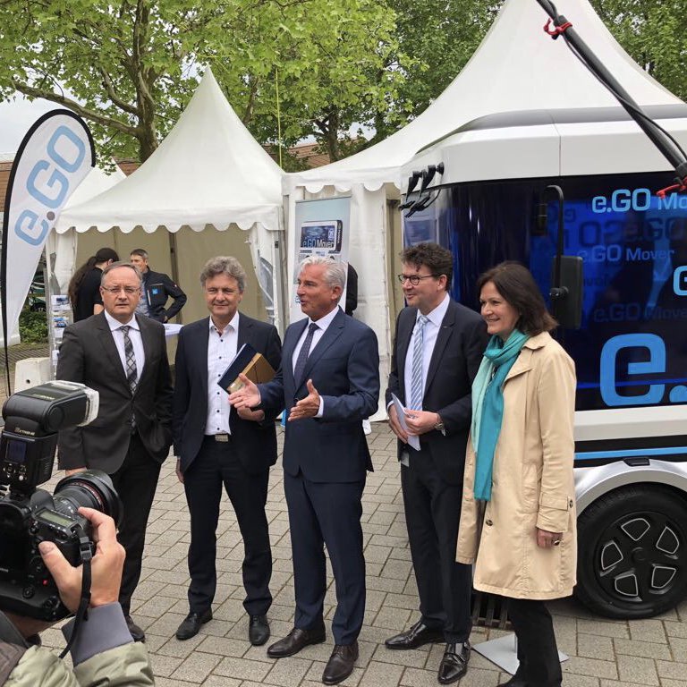 eGO_Mobile_SE's tweet photo. Unser e.GO #Mover hat heute mit der @KVV_GmbH das Testfeld für autonomes Fahren in Karlsruhe eröffnet. Unter den Gästen war auch Thomas Strobl, Baden-Württembergs Innenminister, der sich vor Ort begeistert vom e.GO Mover zeigte. @IMbawue #eGOMover #TAFBW https://t.co/ID65YdgxYO https://t.co/uEbq1sfHau