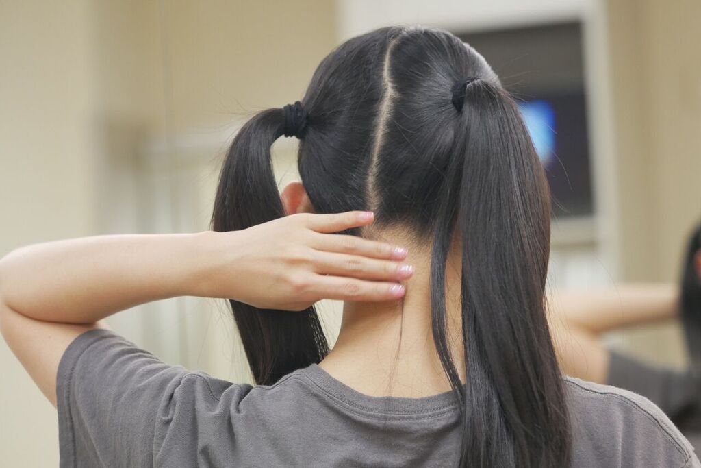 古川未鈴 En Twitter ライブ前 分け目を まっすぐにするのを 失敗する やってー ヮ