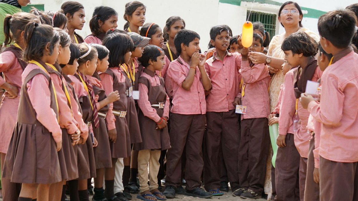 upgovtschools's tweet photo. #BalloonRocket #Transforming_BasicEducation Implementation of new #ICT_Curricula of @ciet_ncert in Govt. #UP_Schools #NROER
@myogiadityanath @drdineshbjp @anupmajaisbjp @GopalJi_Tandon @SarvendraEdu @ManjuSh48452276 @i_tweetu @SIETUP @reetasy https://t.co/cka1hXaLOh