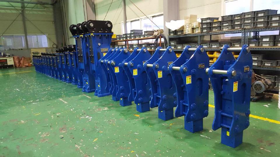 StelcoHammers's tweet photo. Latest batch of Stelco Hammers off the production line and ready for inspection.....
ATTENTION!! 💂🏼‍♀️👨🏻‍🏫👮🏻‍♂️
#breakers #hydraulichammer #atlascopco #rammer #montabert #indeco #furukawa #prodem #arrowhead #krupp #jcb #caterpillar #demolition #npk #hammer #breaker https://t.co/qJCaoUQlTs