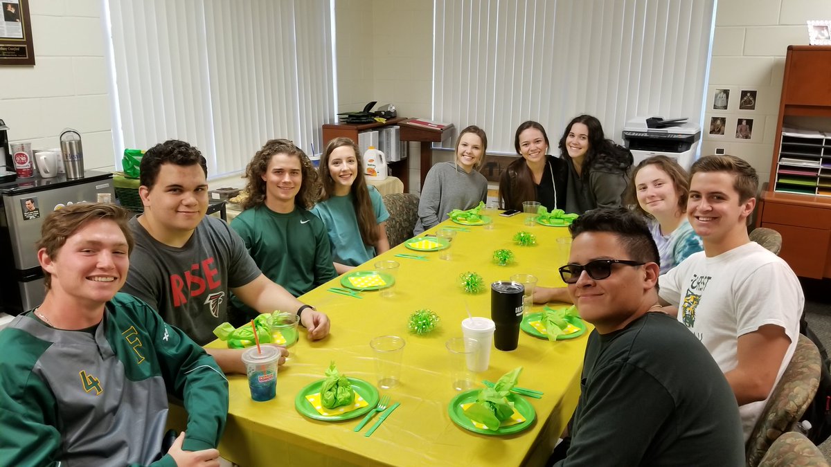 mama_crawf's tweet photo. My FHS SGA was amazing this year and I am so appreciative of them.  Thank you for ALL of your hard work!! @FHS_WildcatLife https://t.co/rJkzQMSE8D