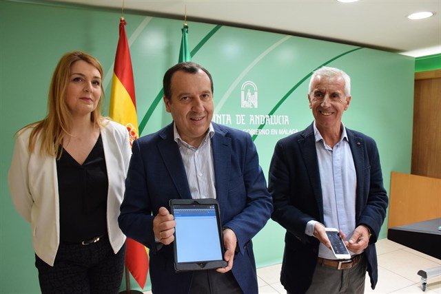 anaigt76's tweet photo. Los malagueños realizaron en 2017 más de 9,4 millones de gestiones con Salud por vía telemática, un 16,3% más @saludand @MalagaJunta https://t.co/d2NdUCAyu7 #SaludResponde #InterSAS https://t.co/PR4UhDOamu