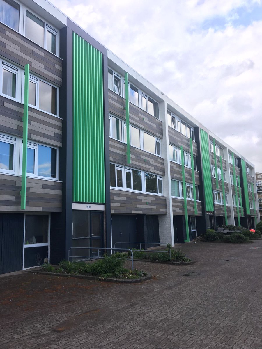 WTArchitecten's tweet photo. In Kampen worden momenteel de laatste werkzaamheden uitgevoerd. De 156 appartementen zijn aan de binnen- en buitenzijde flink verbeterd. De nieuwe uitstraling oogt fris! Bekijk het volledige project ook hier 
https://t.co/MO2wapdolf https://t.co/x0celS9lDU