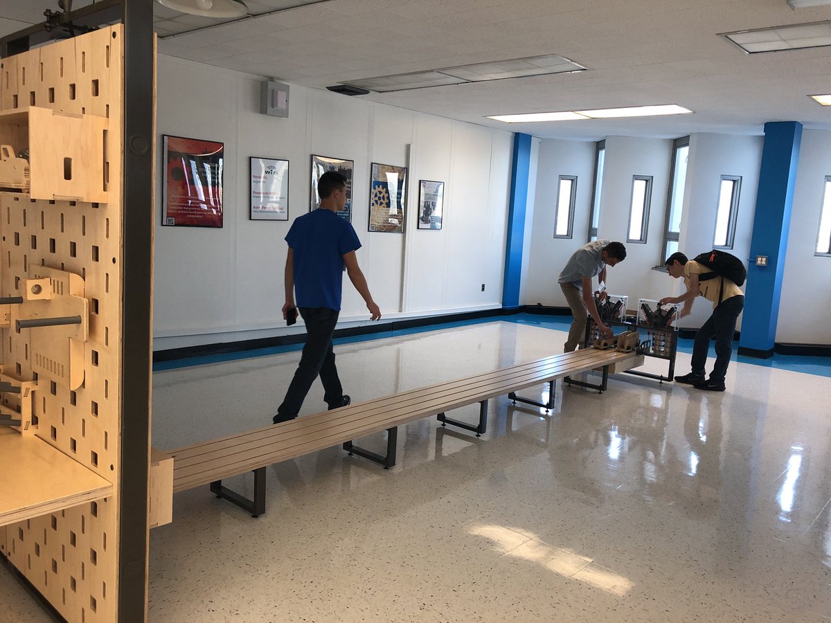 CSD31SI's tweet photo. Gearing up for our High School Mathematics Tournament! Students exploring our #BPHoS exhibits before the tournament begins ➕➖➗✖️ #inspireD31 @HeyNowJO @siadvance @DOEChancellor @NYCFIELDSUPPORT @NYCSchools @District31R https://t.co/ypHH9wBuU4