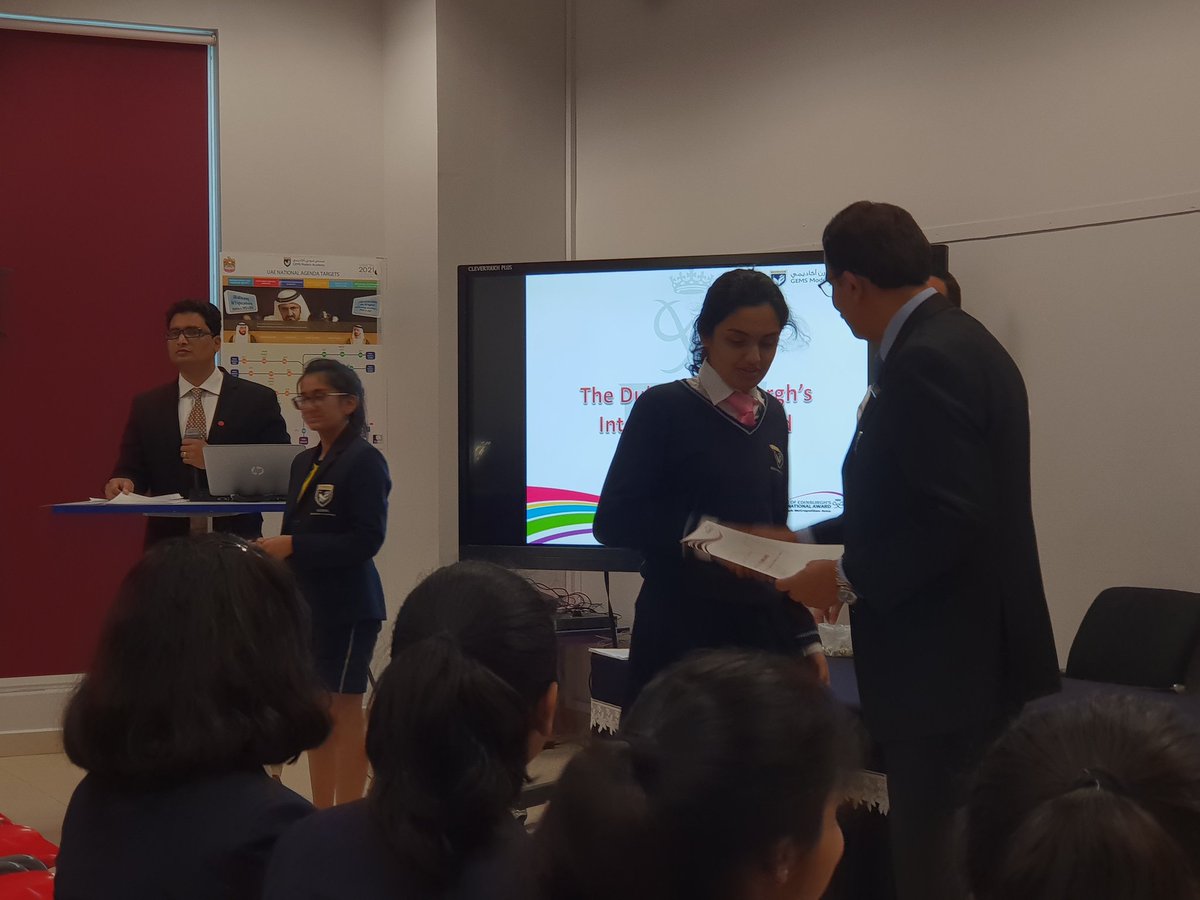 A moment to cherish! Receiving their certificates and bronze pins! Well done! 
#DofE <a href="/KNargish/">Nargish Khambatta</a> <a href="/DxbModern/">GEMS Modern Academy</a> <a href="/AvinashSurve20/">Avinash Surve</a> <a href="/TraffordGregor1/">Trafford Gregory</a>