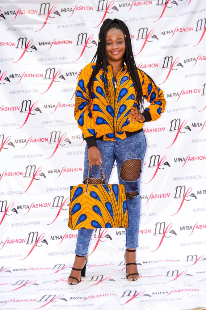 228steward's tweet photo. Vous aimeriez voir ce modèle vestimentaire de plus près ?
Ou vous désirez faire connaissance avec la demoiselle ?

#MiraFashion vous en donne l'occasion, la vente privée 100% #wax
Ce 12 Mai 2018
A Lomé, Kégué #Togo

@ManuellaMinaj @Esprit_225 @225batonrouge @Afrosomething https://t.co/QJFdZcQxLn